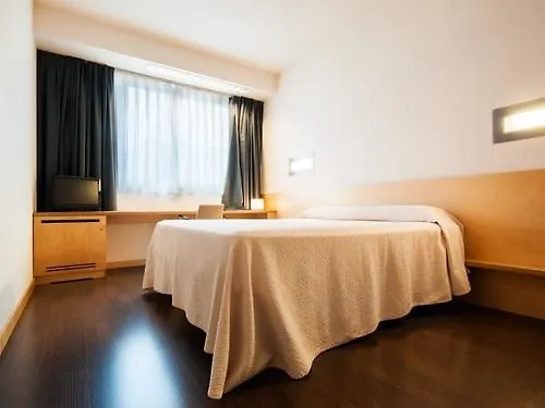 ***  Hotel Gobeo Park Vitoria España